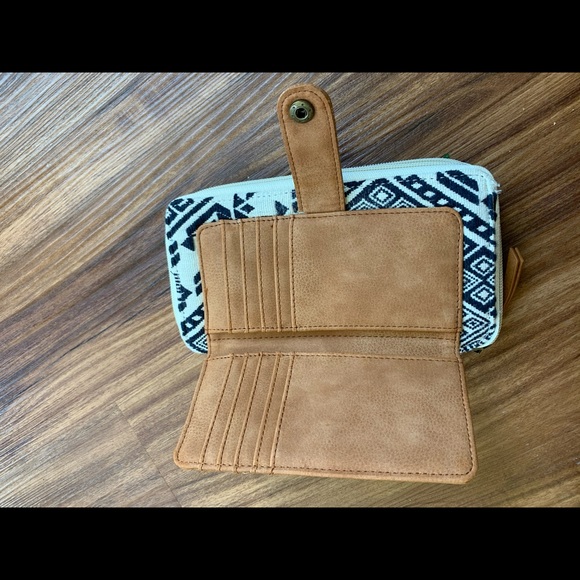 Roxy Wallet (Matching purse sold separately) - Picture 6 of 8